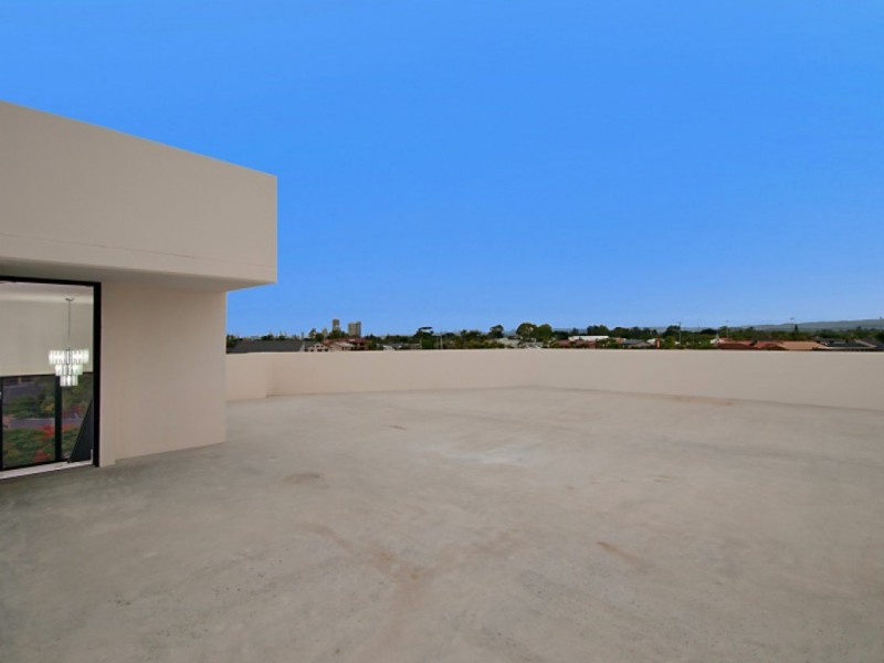 7 Wau Avenue, Runaway Bay QLD 4216