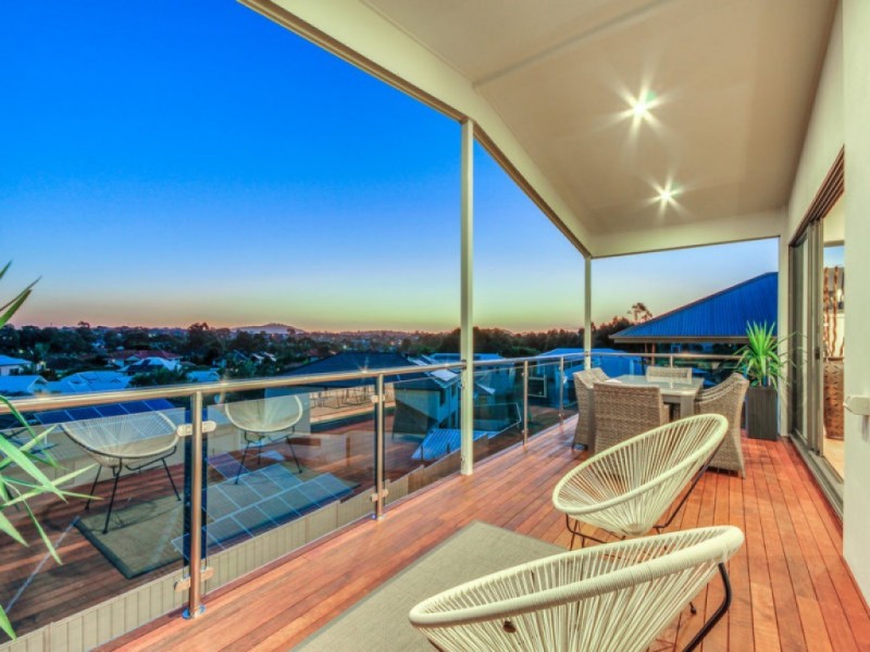 19 Birkenhead Place, Carindale QLD 4152