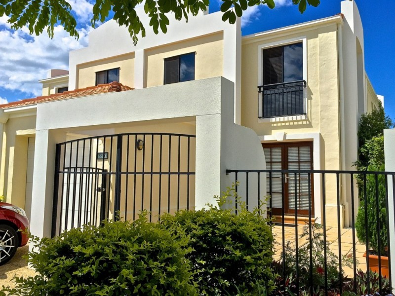 8890 Magnolia Drive East, Hope Island QLD 4212