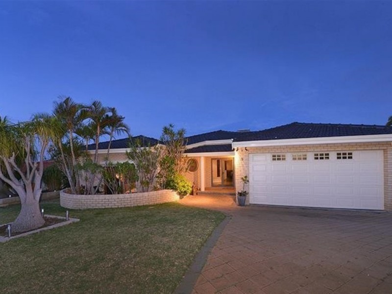 9 Antrim Court, Woodvale WA 6026