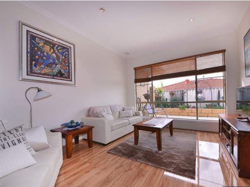 9 Antrim Court, Woodvale WA 6026