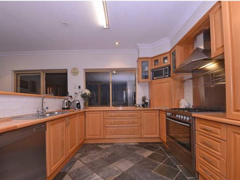 9 Antrim Court, Woodvale WA 6026