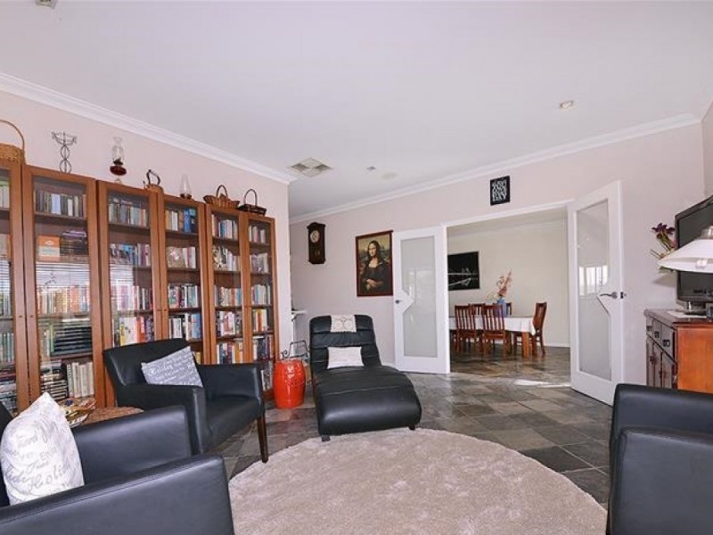 9 Antrim Court, Woodvale WA 6026