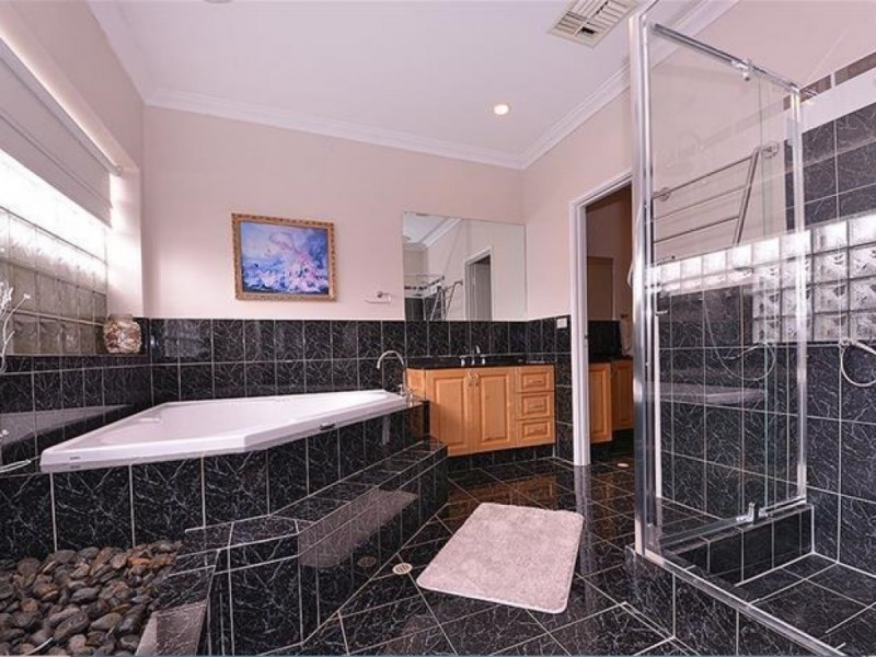 9 Antrim Court, Woodvale WA 6026