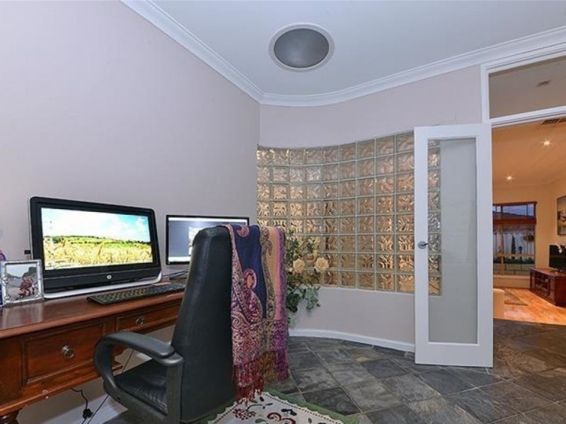 9 Antrim Court, Woodvale WA 6026