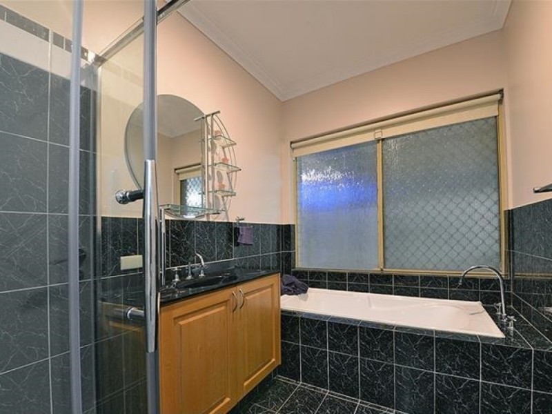 9 Antrim Court, Woodvale WA 6026