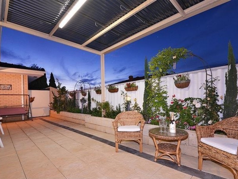 9 Antrim Court, Woodvale WA 6026