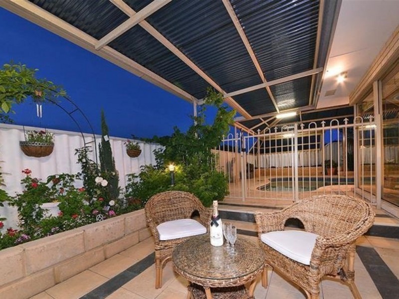 9 Antrim Court, Woodvale WA 6026