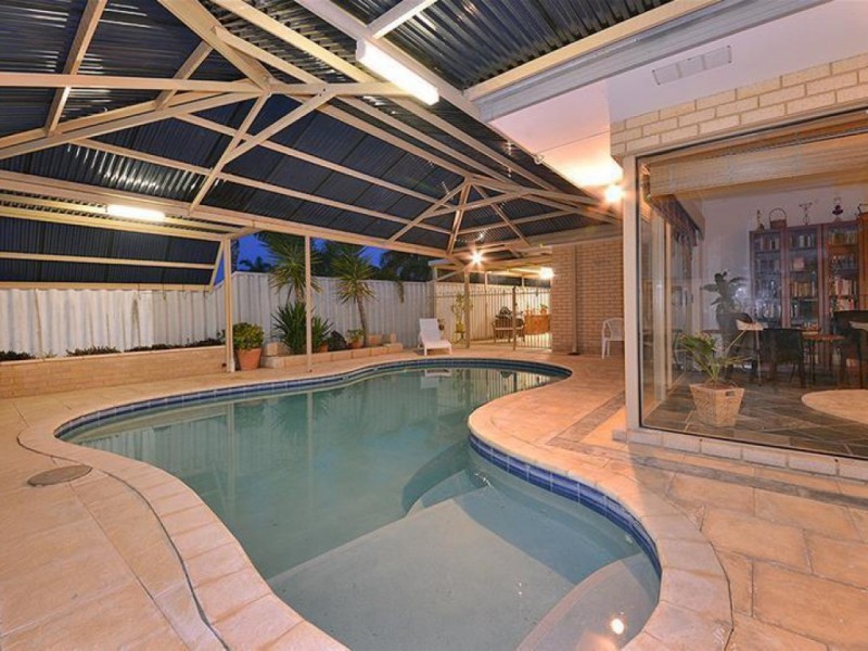 9 Antrim Court, Woodvale WA 6026