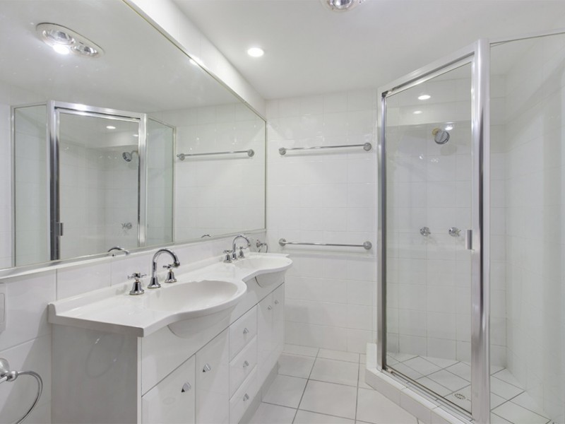 2/2 Ridgeline Way, Highland Park QLD 4211