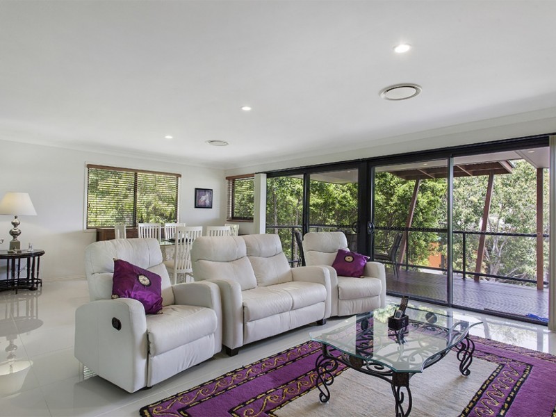 2/2 Ridgeline Way, Highland Park QLD 4211