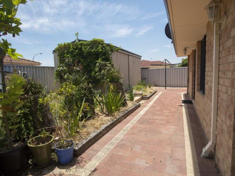 32 Vancouver Circle, Waikiki WA 6169