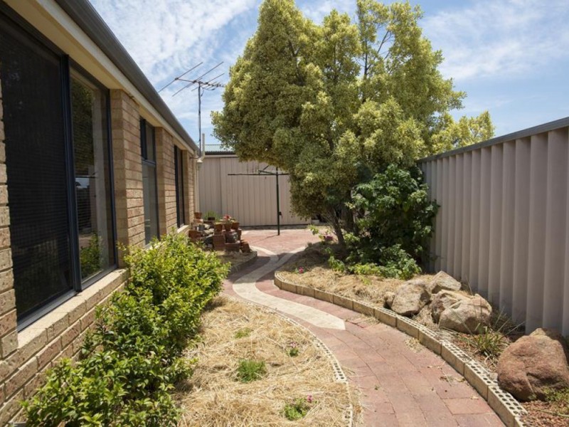 32 Vancouver Circle, Waikiki WA 6169