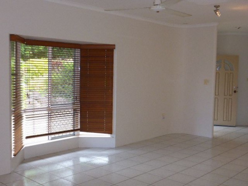 6 Allinga Close, Bentley Park QLD 4869