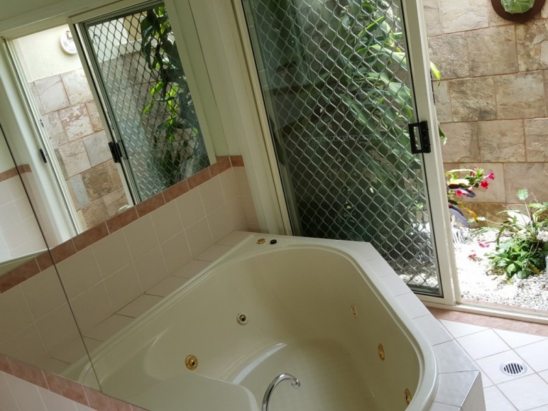 30 Dalloway Court, Arundel QLD 4214