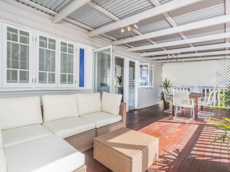 17 Rowsley Street, Greenslopes QLD 4120