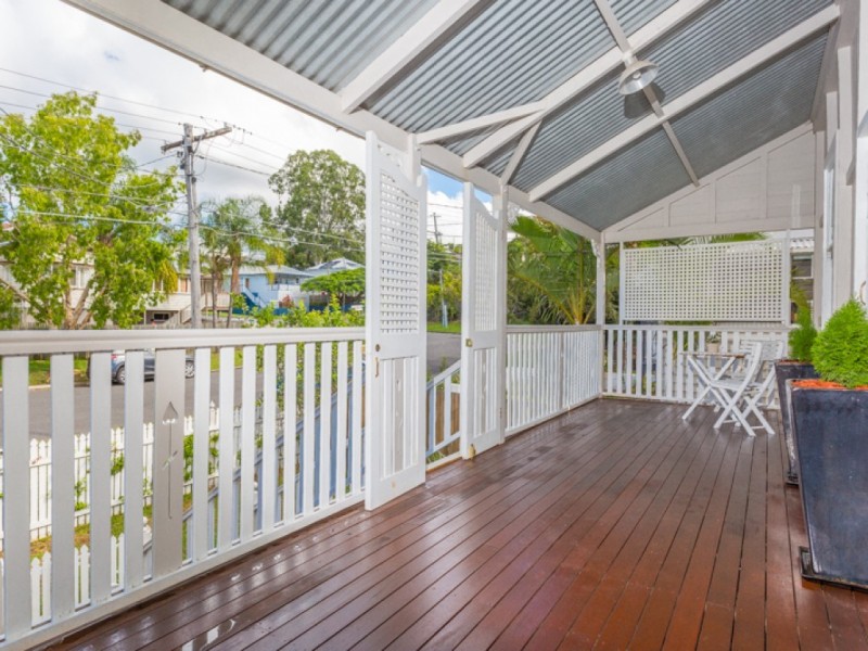 17 Rowsley Street, Greenslopes QLD 4120