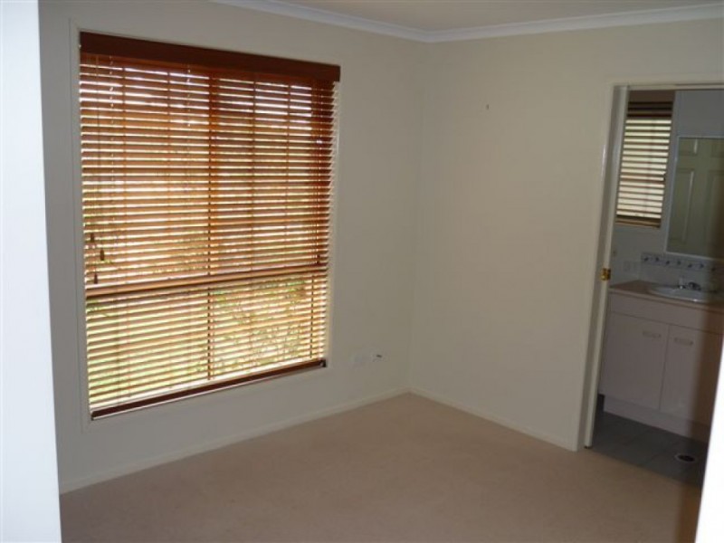 7 Loftus Place, Sandstone Point QLD 4511