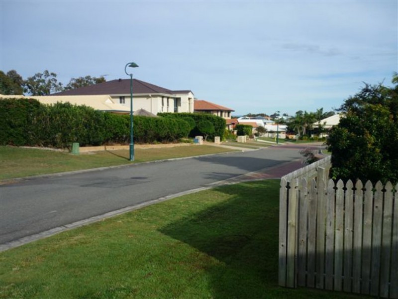 7 Loftus Place, Sandstone Point QLD 4511