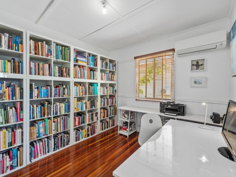 198 Scarborough Road, Scarborough QLD 4020