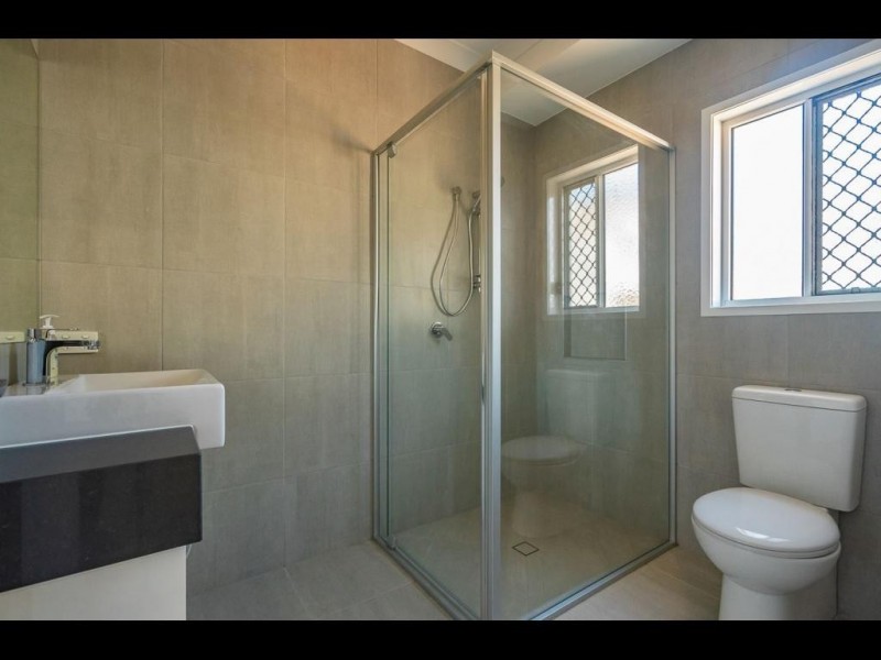 1 & 2/30 Kootangal Crescent, Ferny Hills QLD 4055