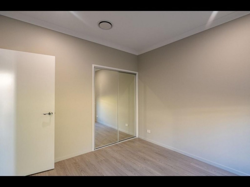 1 & 2/30 Kootangal Crescent, Ferny Hills QLD 4055