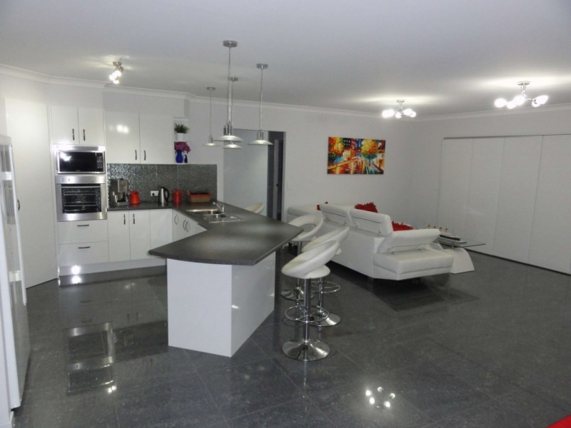 1 Piping Court, Raceview QLD 4305