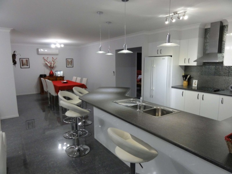 1 Piping Court, Raceview QLD 4305