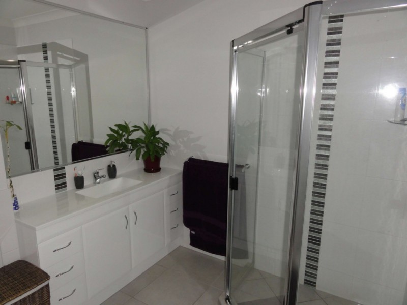 1 Piping Court, Raceview QLD 4305