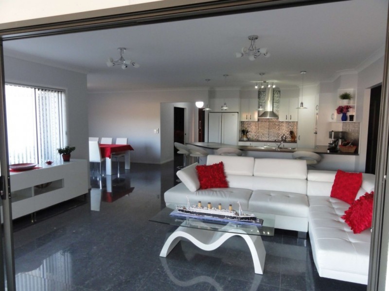 1 Piping Court, Raceview QLD 4305