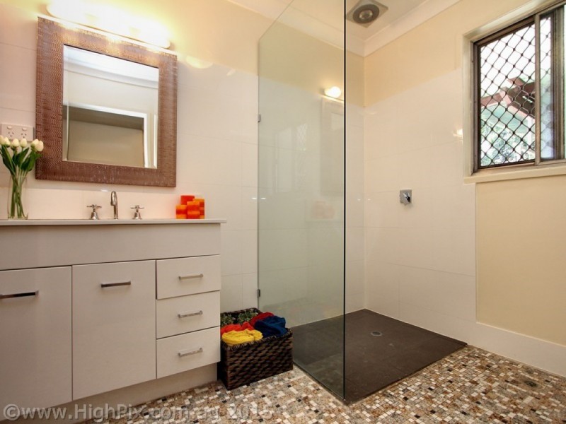 2 Minkara Street, Indooroopilly QLD 4068