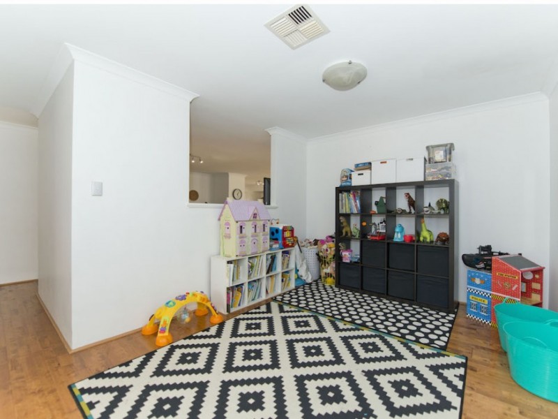 40 Albina Chase, Lakelands WA 6180