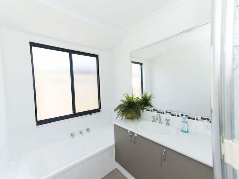 40 Albina Chase, Lakelands WA 6180