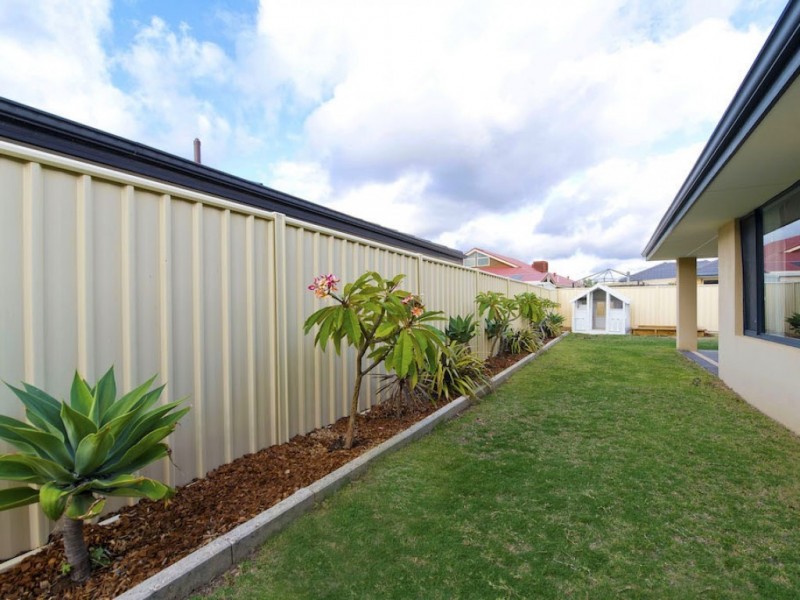 40 Albina Chase, Lakelands WA 6180