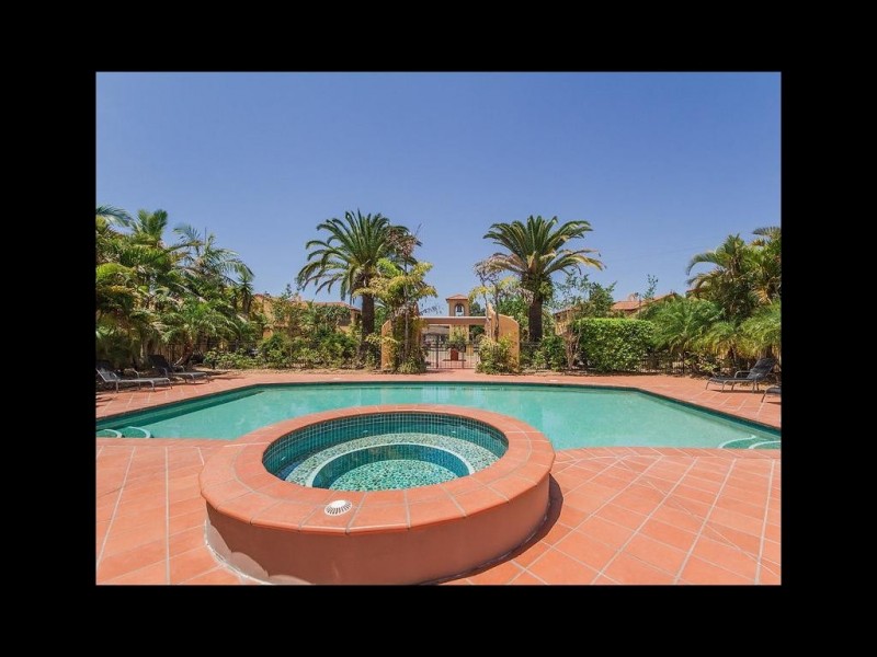 8 Woody Views Way, Robina QLD 4226