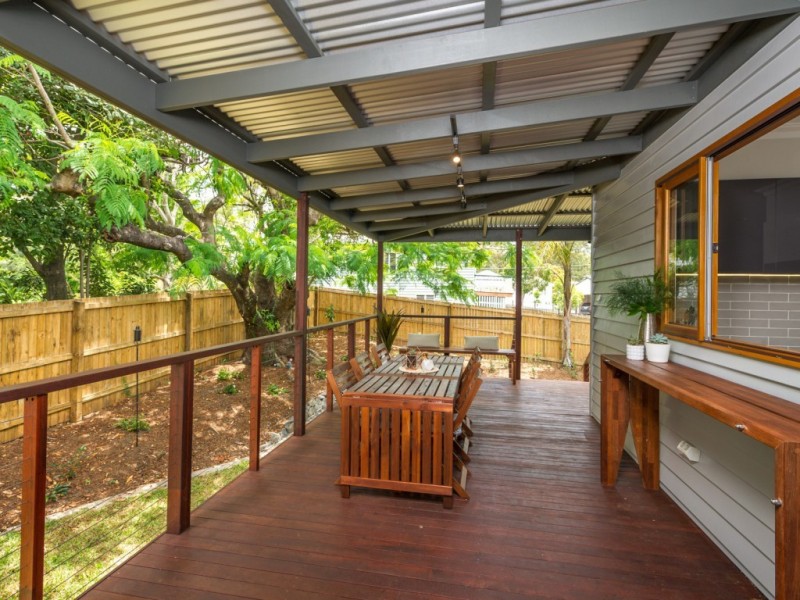 4 Dovedale Crescent, Ashgrove QLD 4060