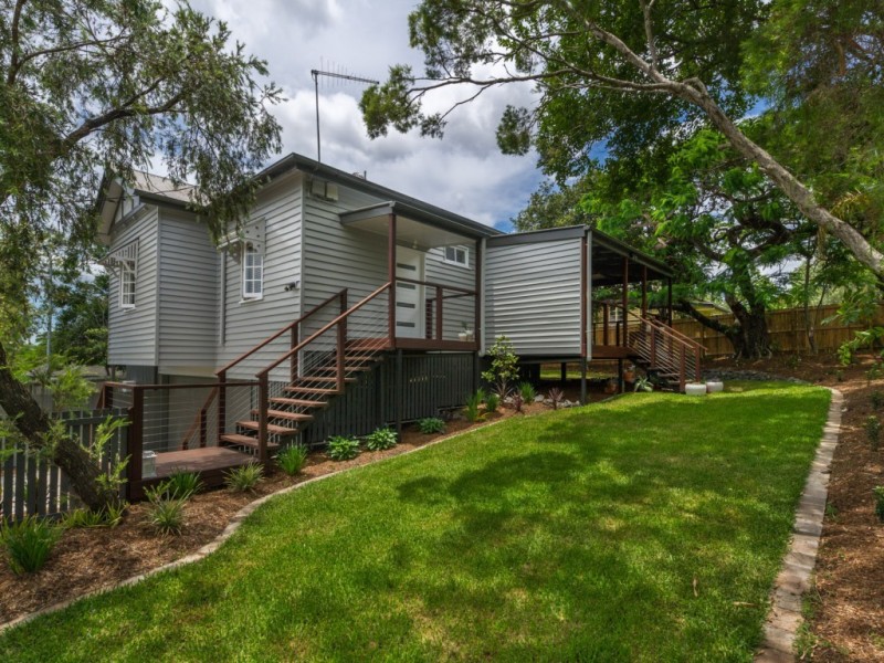 4 Dovedale Crescent, Ashgrove QLD 4060