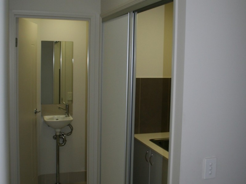 1/11 Rathbone Place, Labrador QLD 4215