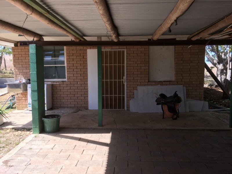 415 The Narrows Road, Mount Larcom QLD 4695