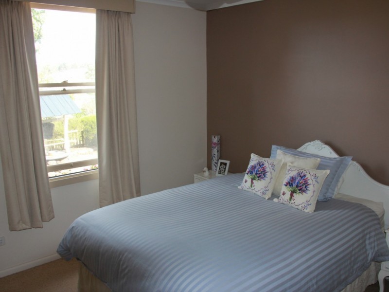 6 Camp Hill Road, Beaufort VIC 3373