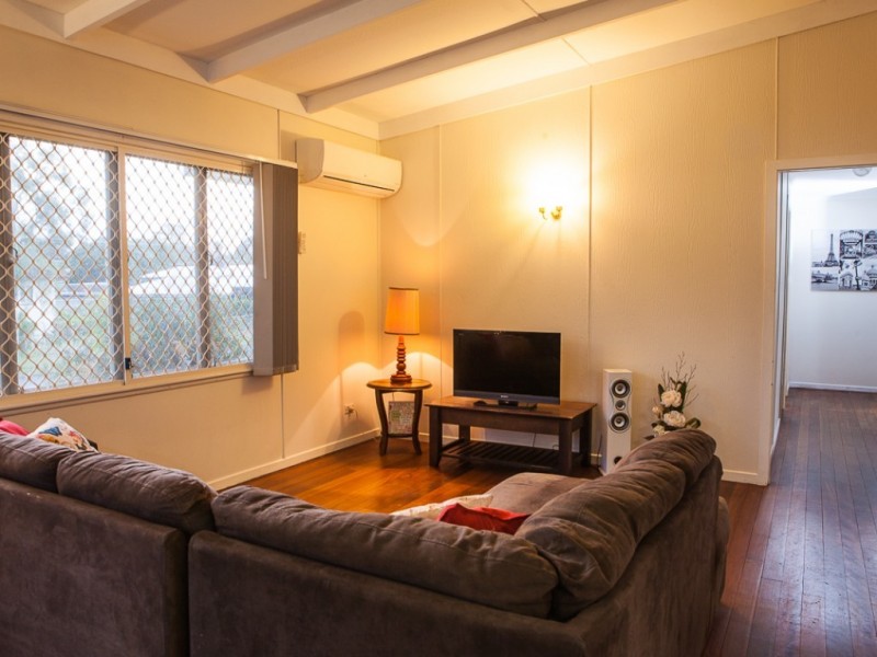 6 Lauriston Street, Eastern Heights QLD 4305