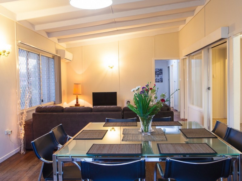 6 Lauriston Street, Eastern Heights QLD 4305