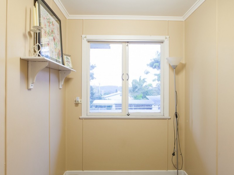 6 Lauriston Street, Eastern Heights QLD 4305