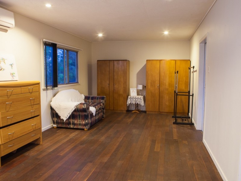 6 Lauriston Street, Eastern Heights QLD 4305