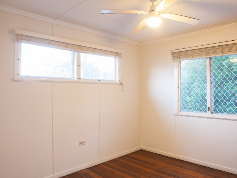 6 Lauriston Street, Eastern Heights QLD 4305