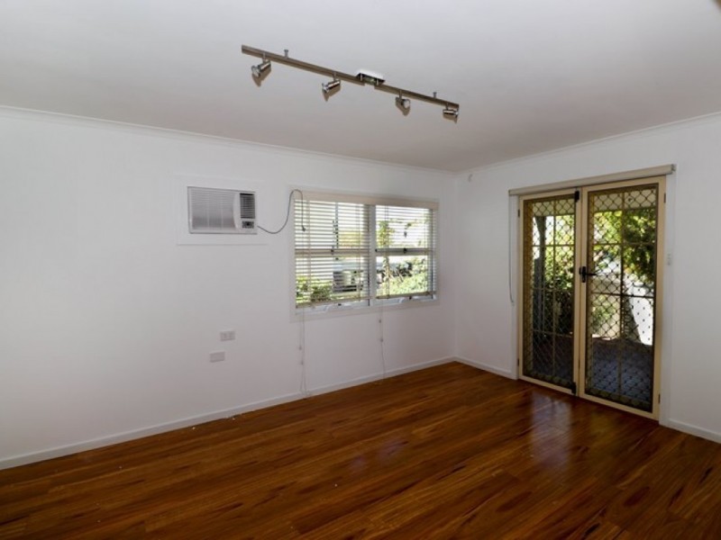 33 Shirley Street, Southport QLD 4215