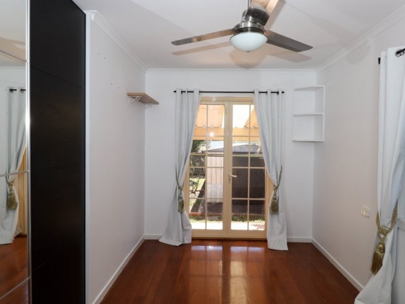 33 Shirley Street, Southport QLD 4215