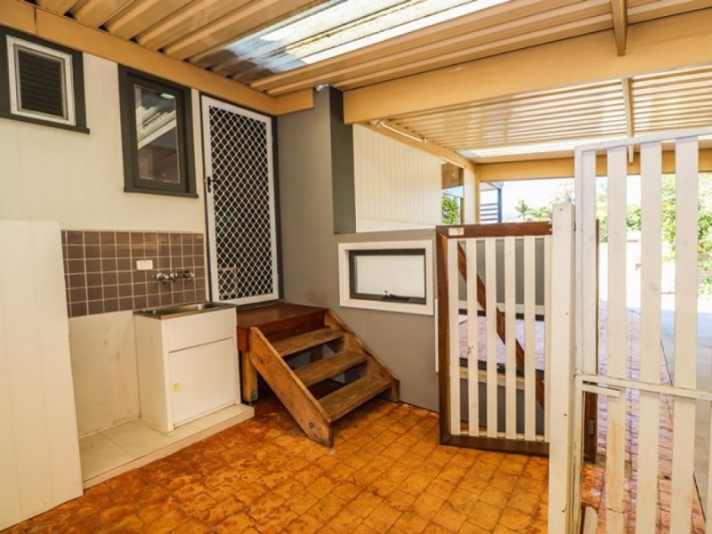 33 Shirley Street, Southport QLD 4215