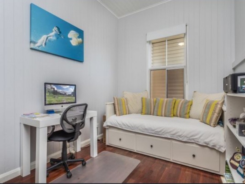 15 Bamford St, Sandgate QLD 4017