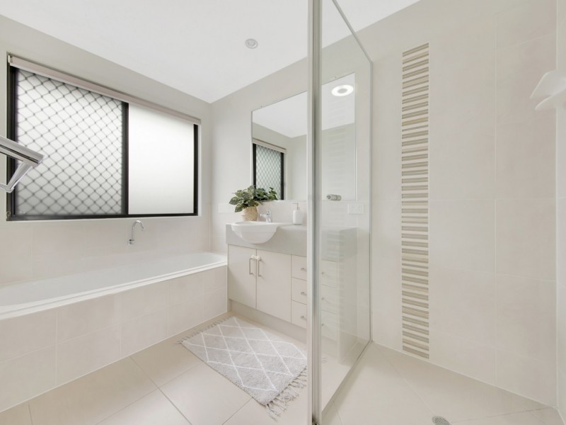 40 Golf View Drive, Boyne Island QLD 4680